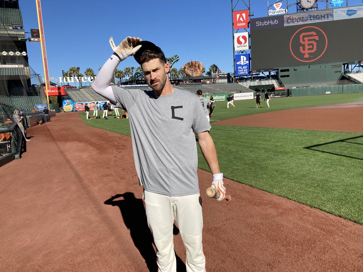 DannyEmerman's tweet photo. The Giants printed Brandon Belt-inspired t-shirts. About half the team’s wearing them while getting loose https://t.co/VuXAjuhfaR