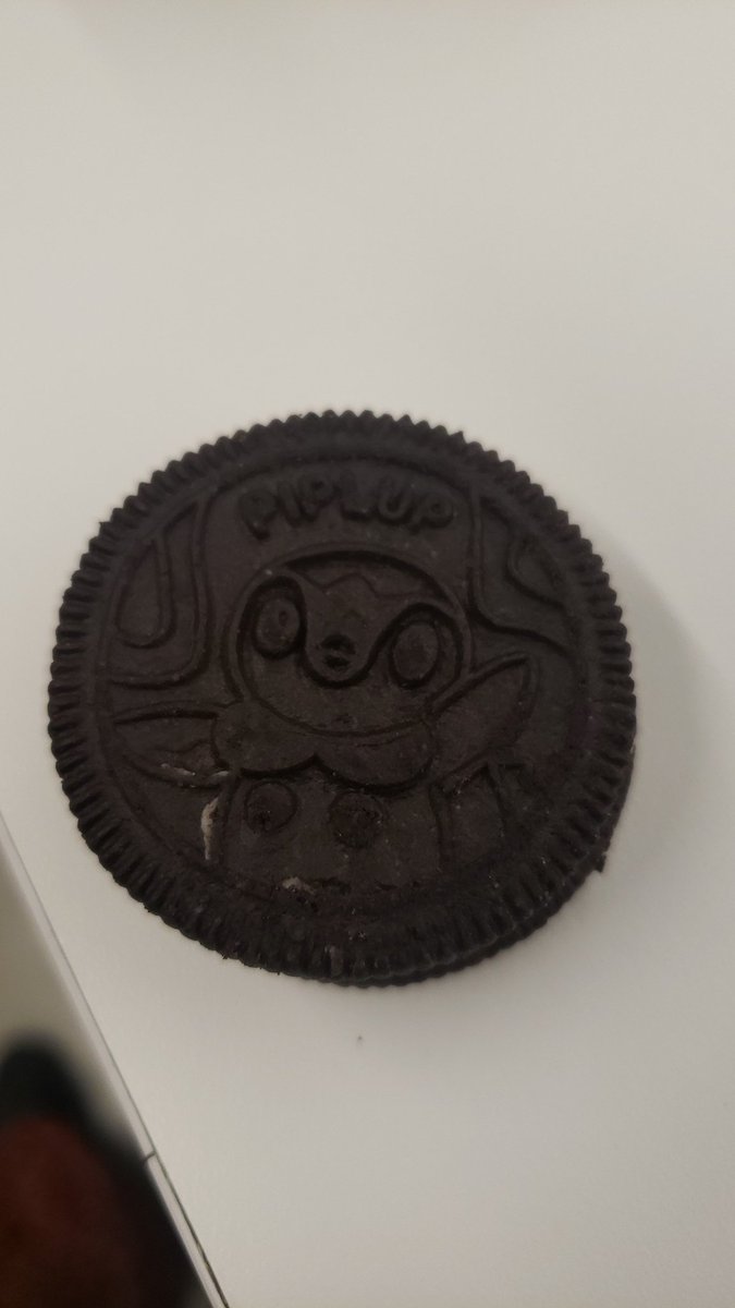 Lisalisejam's tweet photo. Look who found a legendary Mew @Oreo while recording @pokemon! @BetoVargasMusic @CheramiLeigh After literally talking about it in session! Now what?!!! #toeatornottoeat (sorry piplup... ur choice is easy) https://t.co/IG87w071By