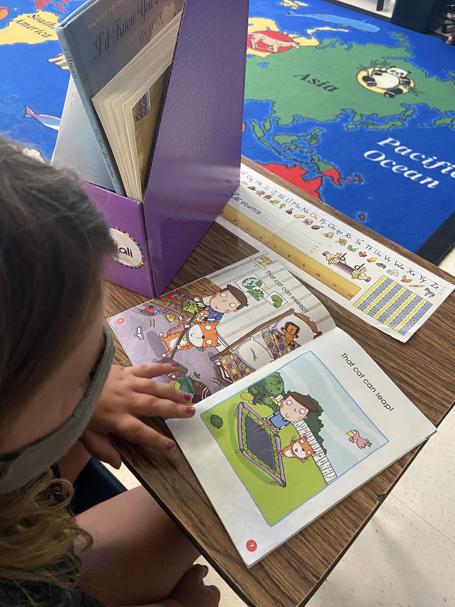 Building our reading stamina by  diving into our book boxes! #beartavernpride <a href="/ShillaberKelly/">Kelly Brown</a>