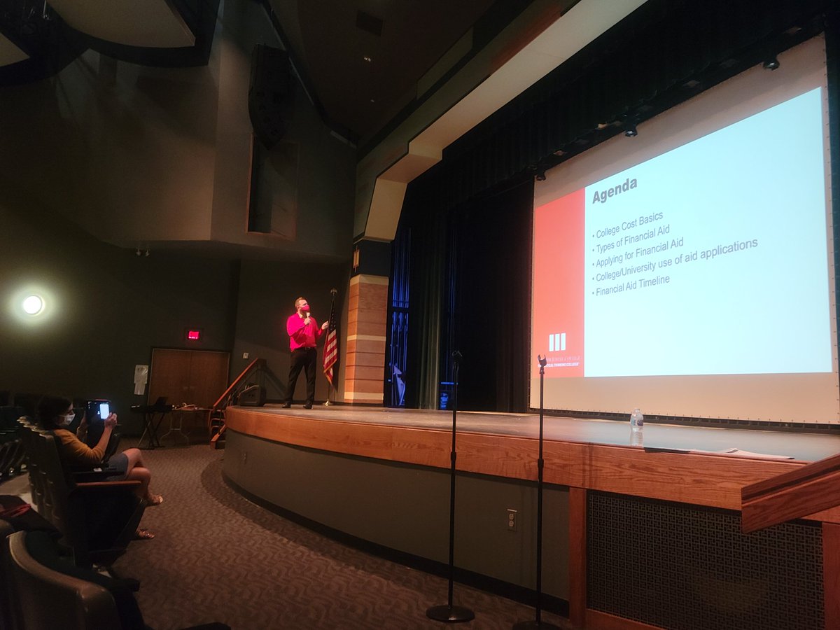 ESHSCounseling's tweet photo. Dr. Tom Stuart sharing his financial aid wisdom with ESHS! https://t.co/Ise0CJfvRO