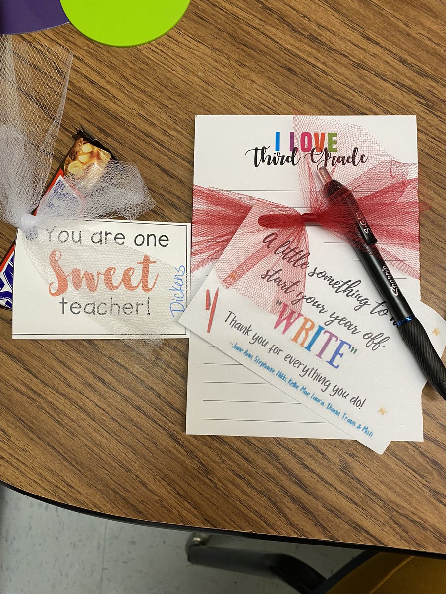 My week started off on a sweet note!! A sweet treat from <a href="/mrsdrocks21/">Jennifer Davenport</a> and an awesome note pad and sweet note from our curriculum people <a href="/kellie_hare/">Kellie Hare</a> Thank you 😊 
<a href="/WFISDschools/">Wichita Falls ISD</a>