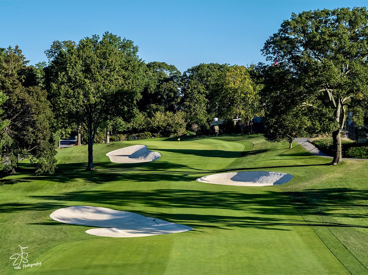 Evan_Schiller's tweet photo. A beautiful first morning at Nassau CC.  After a major reconstruction by Tom Marzoff the course has definitley taken on a more modern look as well as keeping some old characteristics of the original Seth Raynor design.  #golfcoursephotos #longisland https://t.co/jOPmXJpIyj