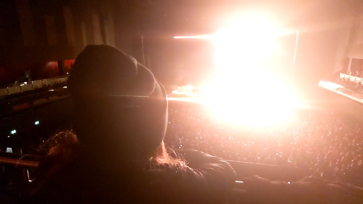 TheRealSloop's tweet image. Just taken my little girl to her first concert to see at @Tom_Grennan @bonusarenahull .What a special experience, thanks Tom you were amazing.Would love it if you could send 'a little love' to my wife @Natasha83460349 who missed out on her birthday present due to our poorly boy x