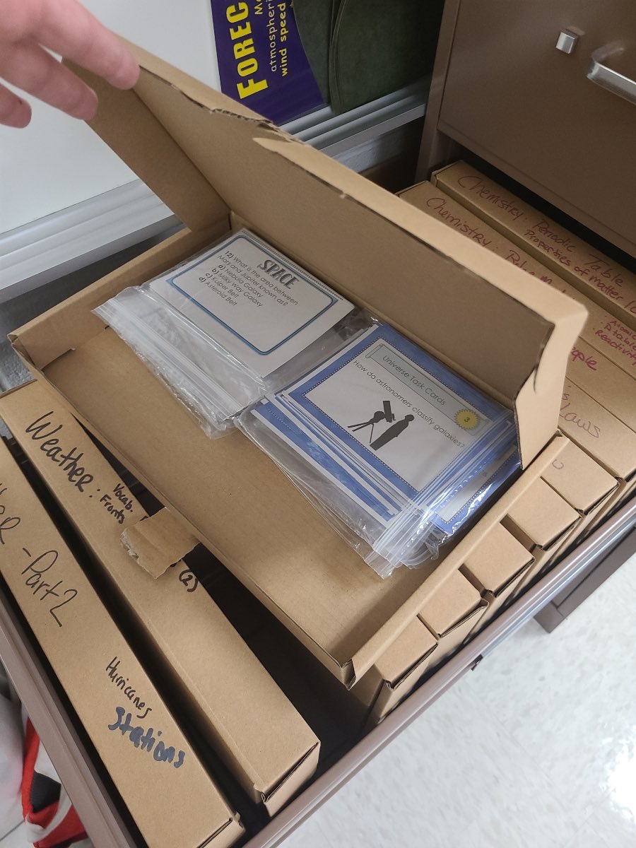 ⁦<a href="/KlebKISD/">Kleb Intermediate</a>⁩ ⁦@KLaytonSci⁩ For all of you that are resourceful and like to be organized you will LOVE this idea 💡! Kati Layton has repurposed chromebook boxes for her card sorts. She labeled these uniform boxes and they fit perfectly in a file cabinet drawer. 🤓