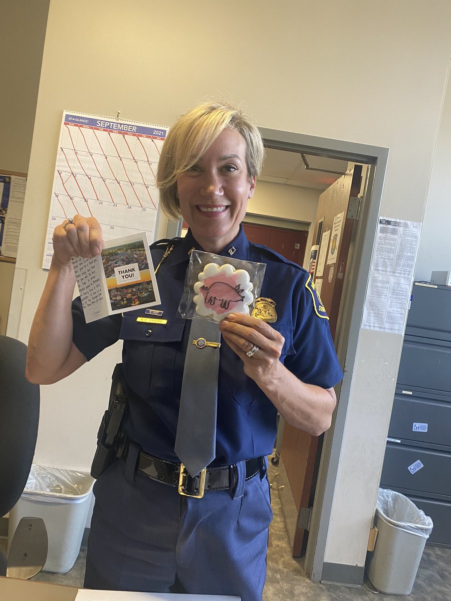 SarahKrebsMSP's tweet image. Thanks @MIStateFair1 for the cookies.  Not sure the pig was intentional or not- but it sure was yummy!!!