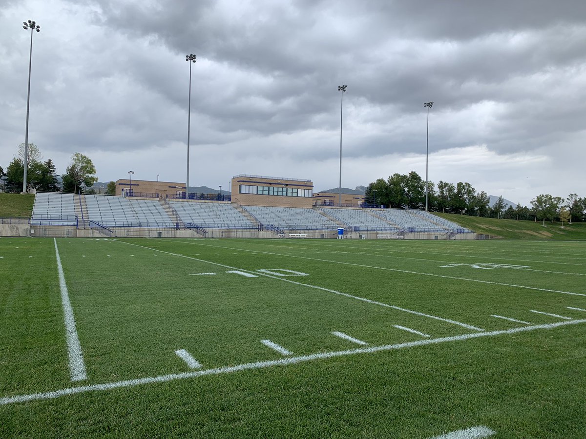SportsTurfSun's tweet photo. Week 6 paint day in the books! It was a quick one because we got rain!!!! #BestOffice #NoByeWeeks https://t.co/ftQighc8Pf