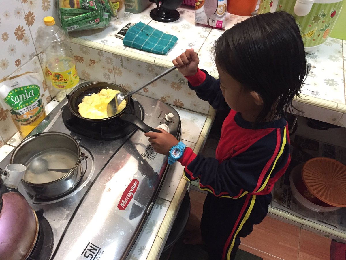 Dowarrr's tweet photo. Bikin sarapan dewe #Ceplok https://t.co/8vRMfAfXfw
