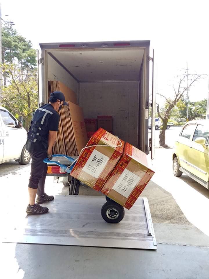 Solace_mnlPH's tweet photo. #SolaceUD Box 3 
Wait 2 weeks then andito na ung albums~
Ung wala lang rito ay ung album na hello future, bts sealed album na irerefund and You ver na sealed freeze album. We just need your patience and irerefund po agad namin ng mabilis~ https://t.co/J9dqlVrdbF