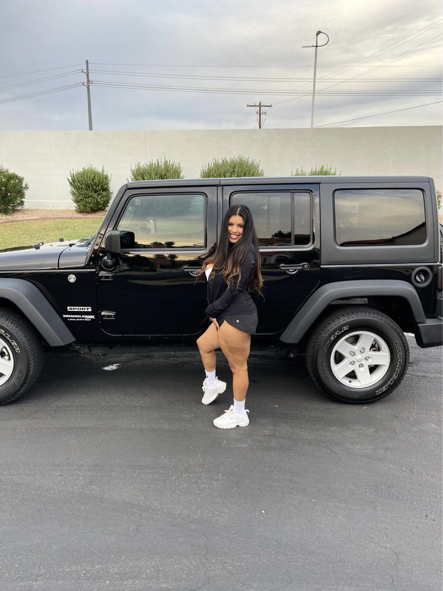 bellathebaee's tweet photo. Dream car 🧿🖤🤎
#2018jeepwranglerunlimitedsportjk https://t.co/Ueb4vmOtxm