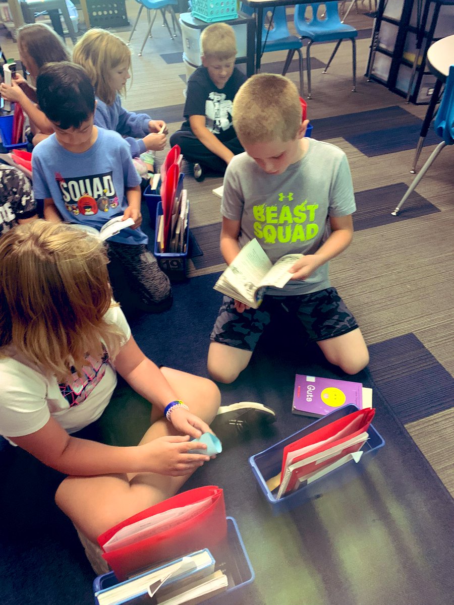 mrseckhart's tweet photo. Comprehension checks with our new reading partners. #wcsflight #readingpartners #comprehensioncheck #thirdgraders https://t.co/Icymtiyywq