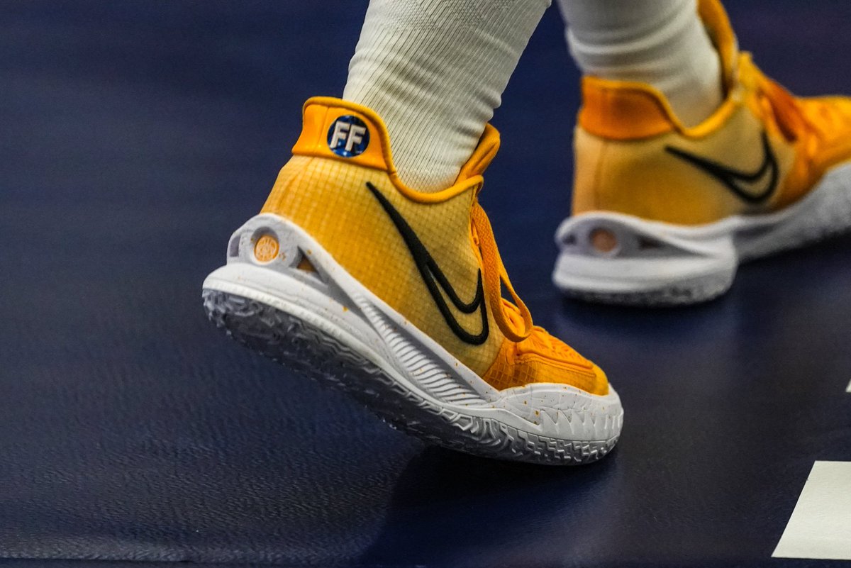 Pitt_ATHLETICS's tweet photo. For Dr. Fu.

#H2P https://t.co/zqWU2fgSwo