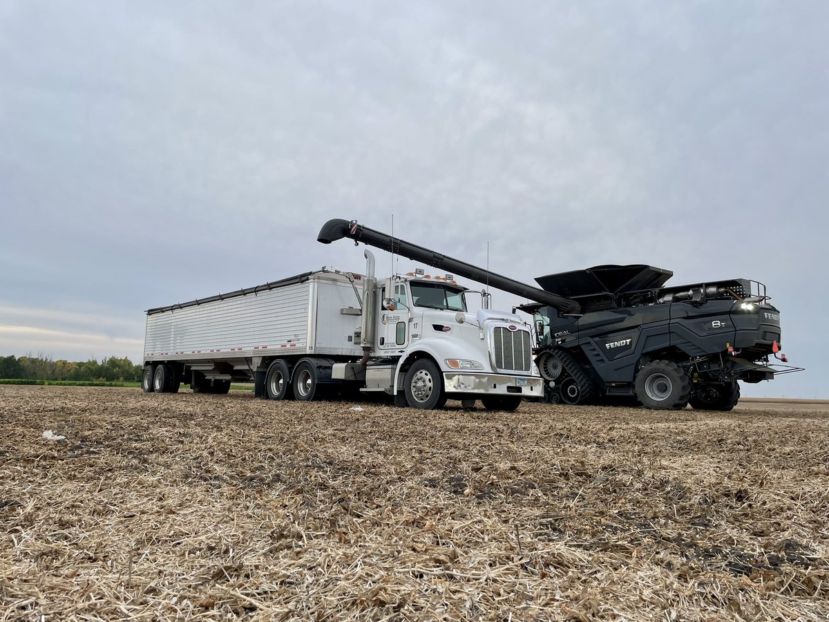 NDSCS_Ag's tweet photo. 2021 soybean harvest is complete at the NDSCS Kosel Family Land Lab. Thanks @butlermachinery for bringing out the @Fendt_NA combine, @MinnKotaAg for the truck, and @kelseyvano9 for the for the @Asgrow_DEKALB AG09XF0 https://t.co/X6LjhpUquD
