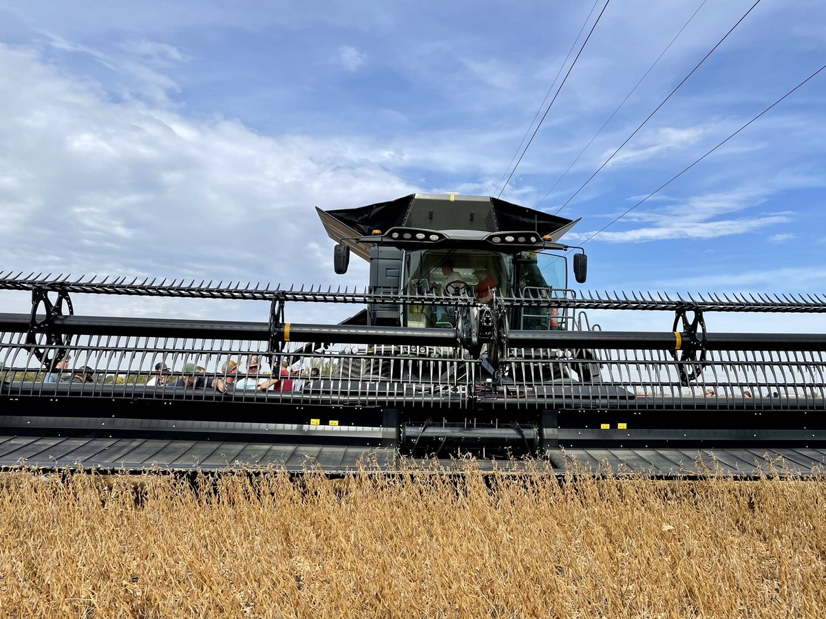 NDSCS_Ag's tweet photo. 2021 soybean harvest is complete at the NDSCS Kosel Family Land Lab. Thanks @butlermachinery for bringing out the @Fendt_NA combine, @MinnKotaAg for the truck, and @kelseyvano9 for the for the @Asgrow_DEKALB AG09XF0 https://t.co/X6LjhpUquD