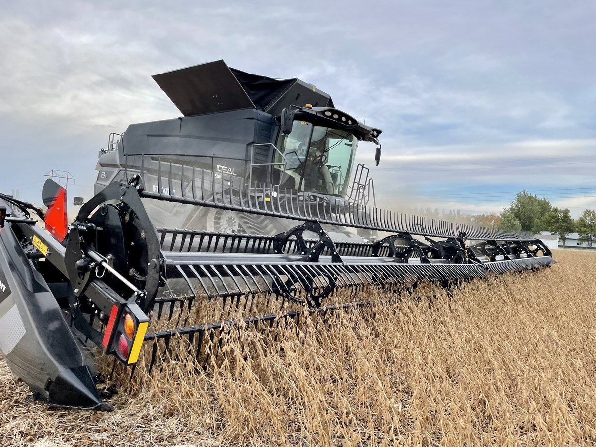 NDSCS_Ag's tweet photo. 2021 soybean harvest is complete at the NDSCS Kosel Family Land Lab. Thanks @butlermachinery for bringing out the @Fendt_NA combine, @MinnKotaAg for the truck, and @kelseyvano9 for the for the @Asgrow_DEKALB AG09XF0 https://t.co/X6LjhpUquD