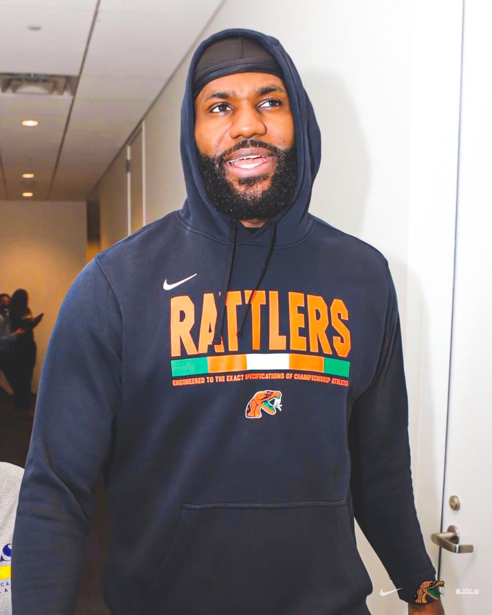 andscape's tweet photo. LeBron James showing some love to FAMU 🐍🔥

As you may recall, this summer was the start of his deal to outfit all 14 athletic programs and the Marching 100 in LeBron James signature uniforms and apparel.

(via @FAMUAthletics) https://t.co/qxlaRa9kad
