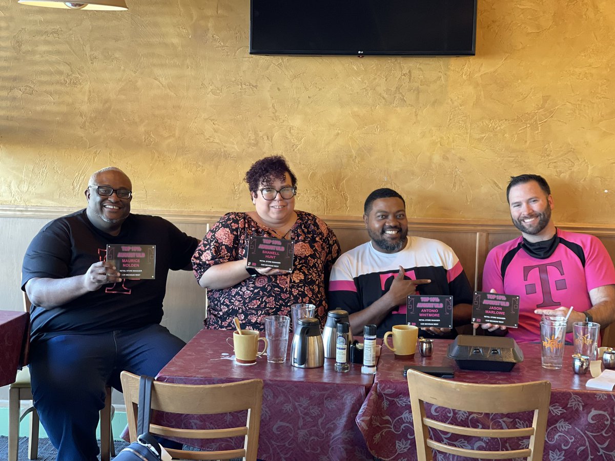 RJGomezIII's tweet image. What a great time meeting some of our Michigan West rockstars. It is clear that we have some #MidwestMagic going on out here! @TracyNolan_ @JonFreier