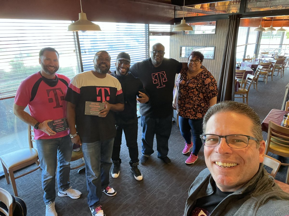 RJGomezIII's tweet image. What a great time meeting some of our Michigan West rockstars. It is clear that we have some #MidwestMagic going on out here! @TracyNolan_ @JonFreier