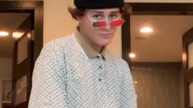 picsrylands's tweet photo. — Novas vagas no squad 2.0

- dar rt aqui 
- comentar 
- estar seguindo a gente - https://t.co/NRQ9Feogal