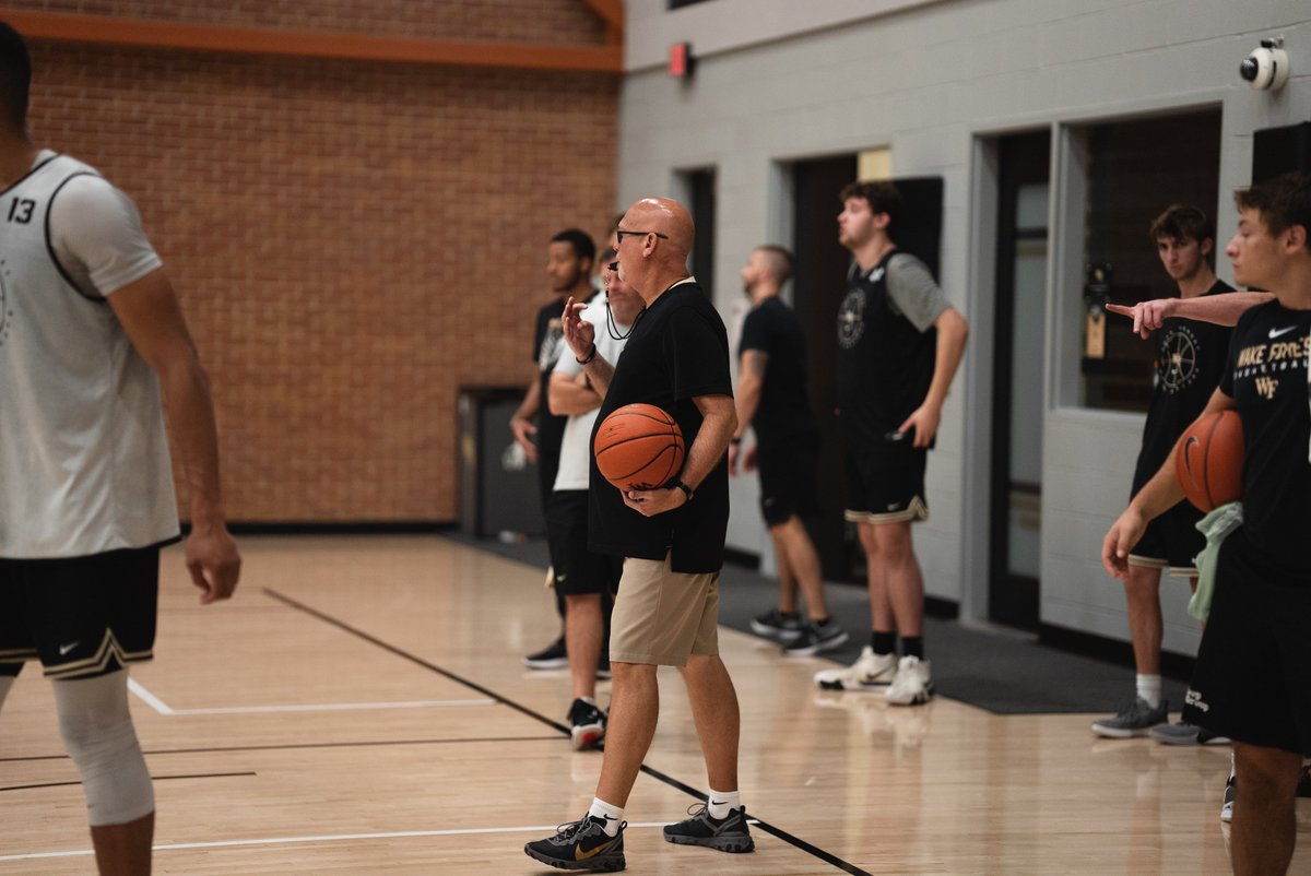 WakeMBB's tweet photo. Back at it with the squad 💪😎
#GoDeacs 🎩🏀 https://t.co/sCyj39NNWH
