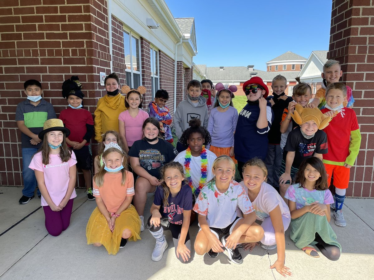 mrs_armagno's tweet photo. We’ve been having a FUN-filled Spirit Week in Mrs. Armagno/Mrs. Coleman’s room🤪💜🤠 https://t.co/u8yZAywyz0
