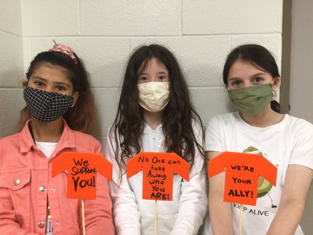 waltonsclass's tweet photo. Junior classes @WestwoodUGDSB @ugdsb #ssthink about messages they hope to share tomorrow for #NationalDayforTruthandReconciliation & get ready to set it up, thanks to Mr. Elford for the wooden t-shirt stencils & Mr. D Brereton at @Dulux paint store in Guelph for outdoor paint https://t.co/qkcLPbAb21
