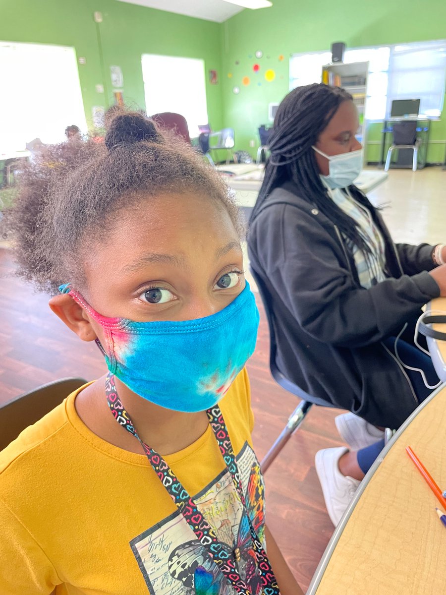 SanderlinCenter's tweet photo. The Sanderlin Center kids had a great time tie dying with our art instructor! These masks make a statement! 🎨 

#afterschoolprogram #art #stpete https://t.co/MunV6lv61H