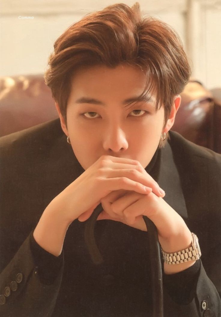 inparkjimin's tweet photo. Eu não sei vocês, mas pra mim esse estilo de cabelo é somente do namjoon e só combina com ele. https://t.co/ZiNNZ0sFhi