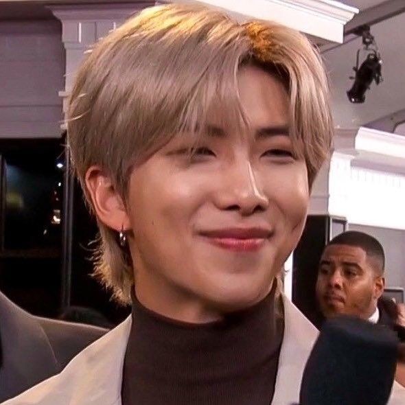 inparkjimin's tweet photo. Eu não sei vocês, mas pra mim esse estilo de cabelo é somente do namjoon e só combina com ele. https://t.co/ZiNNZ0sFhi