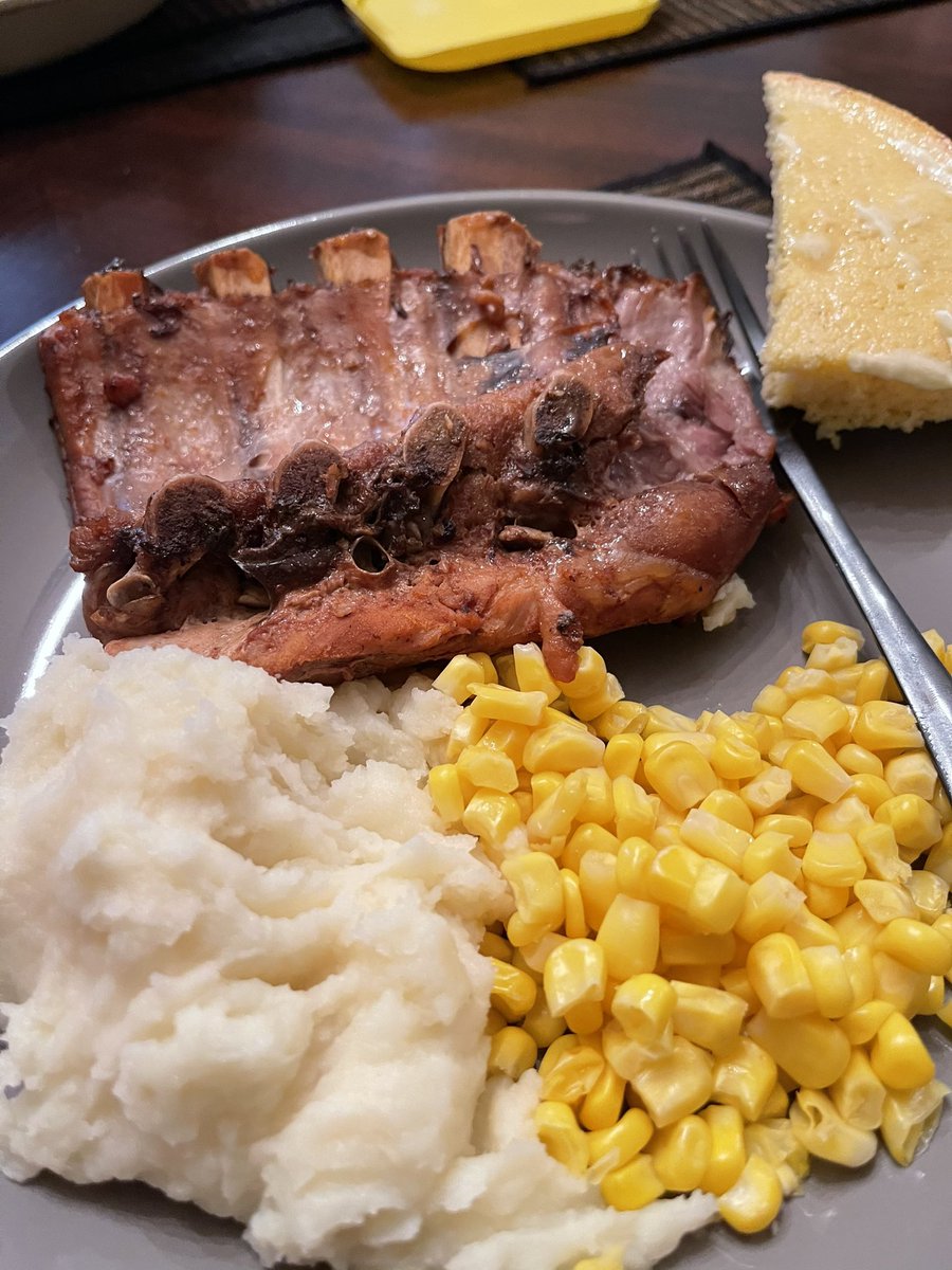 travfourr's tweet photo. Time for #ChicagoWednesday. #Cheers #CapeCodder #BabyRibs https://t.co/DDEjcqxzjD