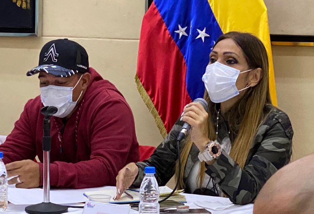 ¡Comisión Logística COVID-19!

Este #29sep activos en la presentación de los requerimientos para continuar el combate contra la #COVID-19 en Caracas, junto al Jefe de Gobierno @nahumpsuv, autoridades militares y de salud. @NicolasMaduro @gestionperfecta #AndaYVacúnate