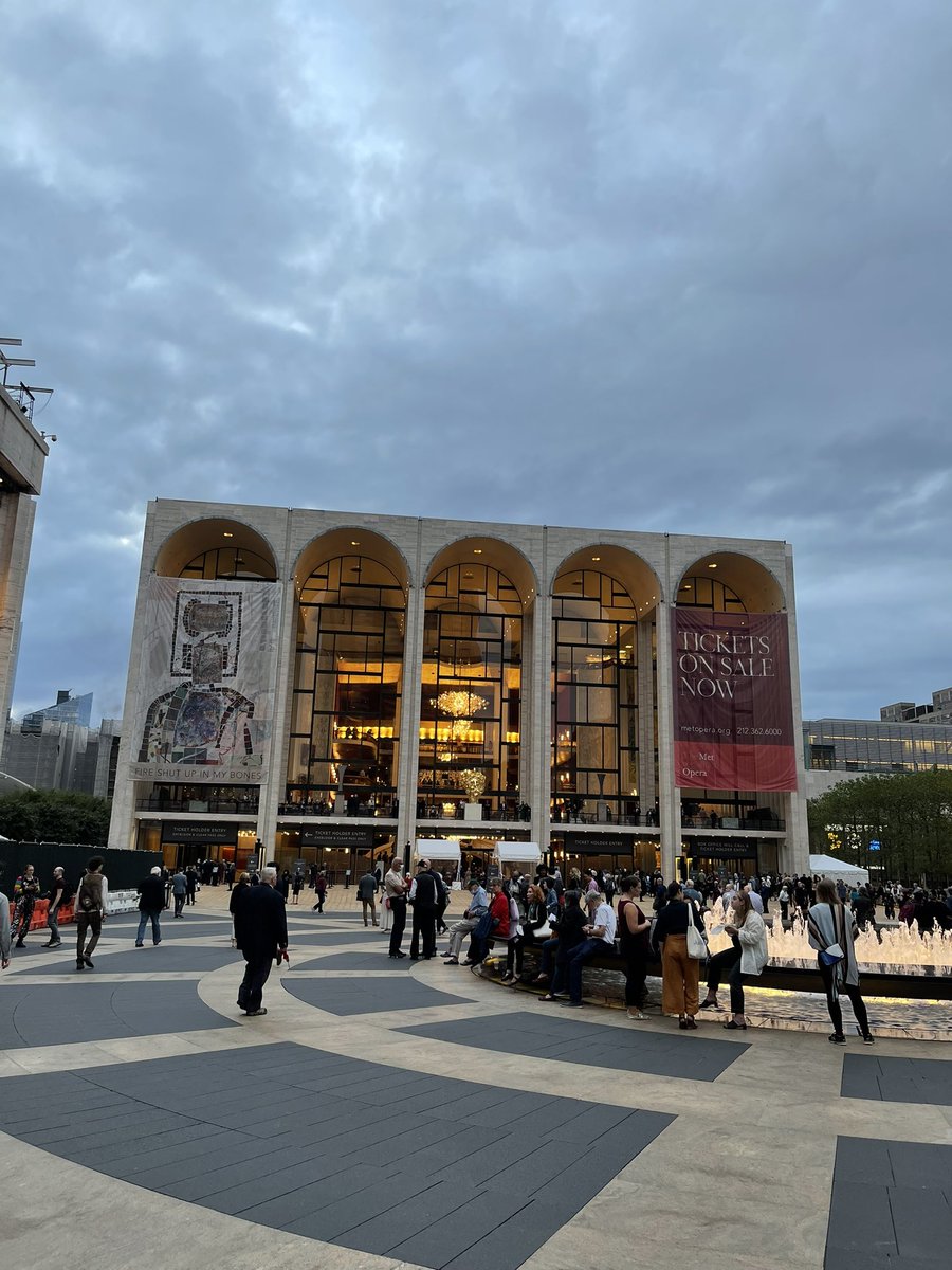 NikHannigan's tweet photo. Wonderful to see the @MetOpera buzzing with life again. https://t.co/dL495LxKRb