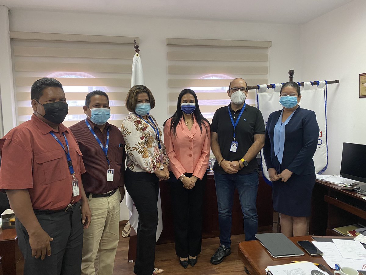 eleblancg's tweet photo. El equipo de @DefensoriaPan #meteti y #unionchoco #DeLaManoContigo me acompaña la Sec. General y la jefa de Regionales. Eljr. https://t.co/SSZSA06ZLS