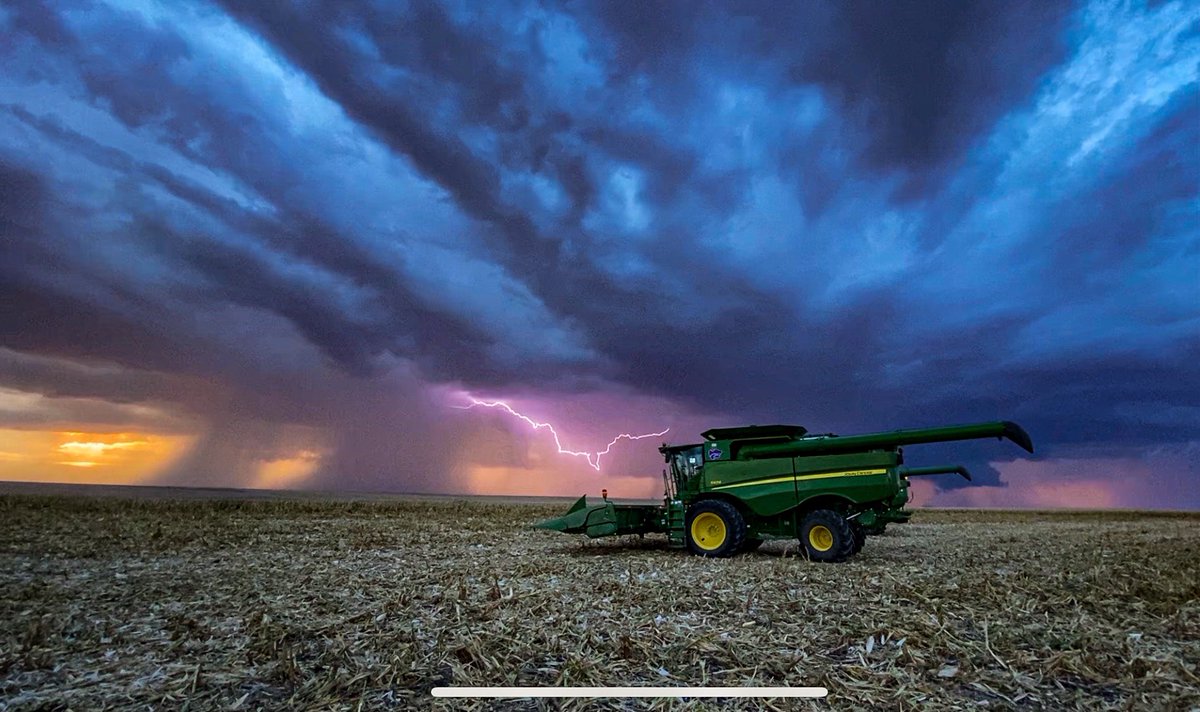 watching the storm roll in ⛈