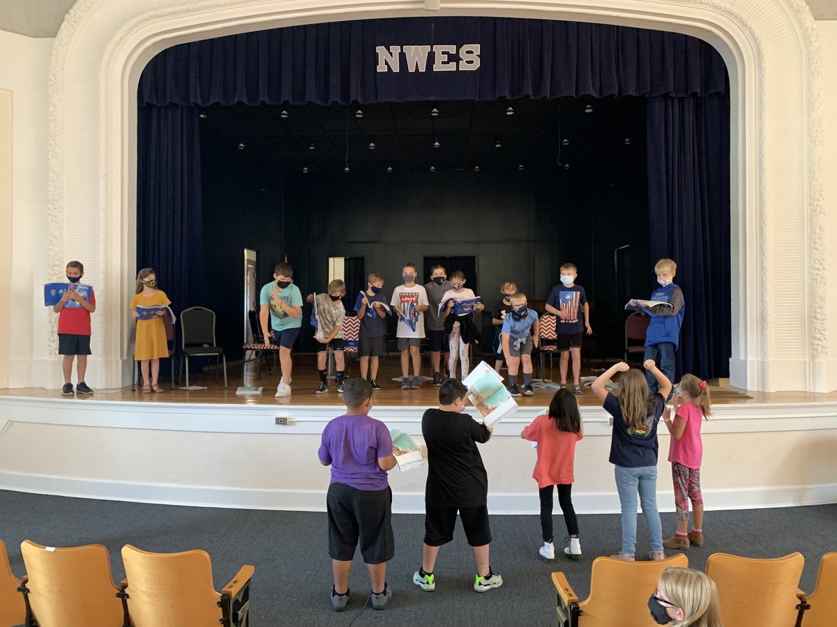 MsHagansClass's tweet photo. When you’re learning about Drama… you have to go to the auditorium and perform! 💙🦅 https://t.co/Bm9xJqftQu