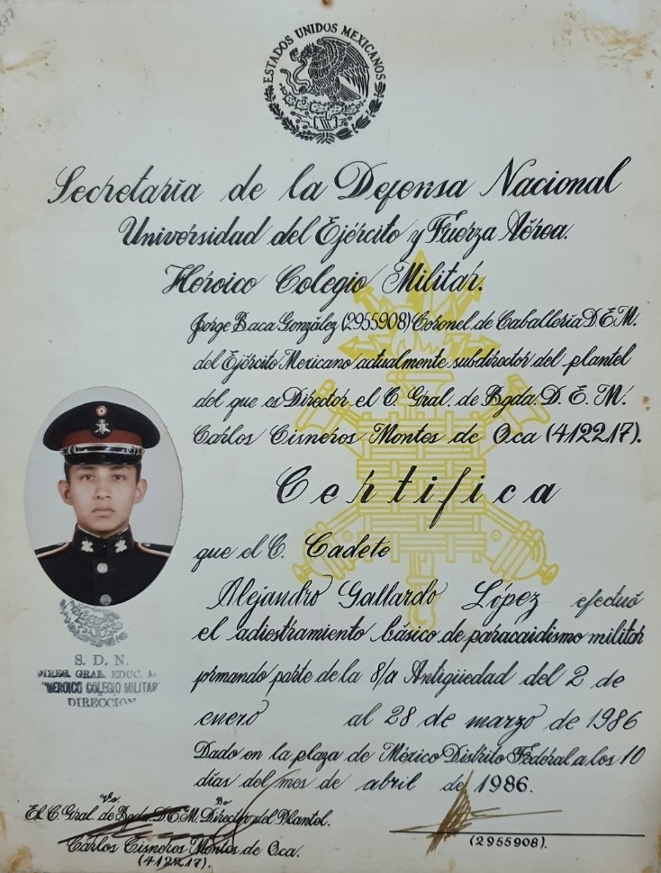 gallardolpzalex's tweet photo. Un honor haber formado parte de la casta de militares cuyo lema es: "Del Cielo a la Misión" Un abrazo a militares en activo y en retiro de las diversas Antigüedadades del Adiestramiento de Paracaidismo Mlitar. #diadelparacaidistamiltar https://t.co/54myrRg8gl