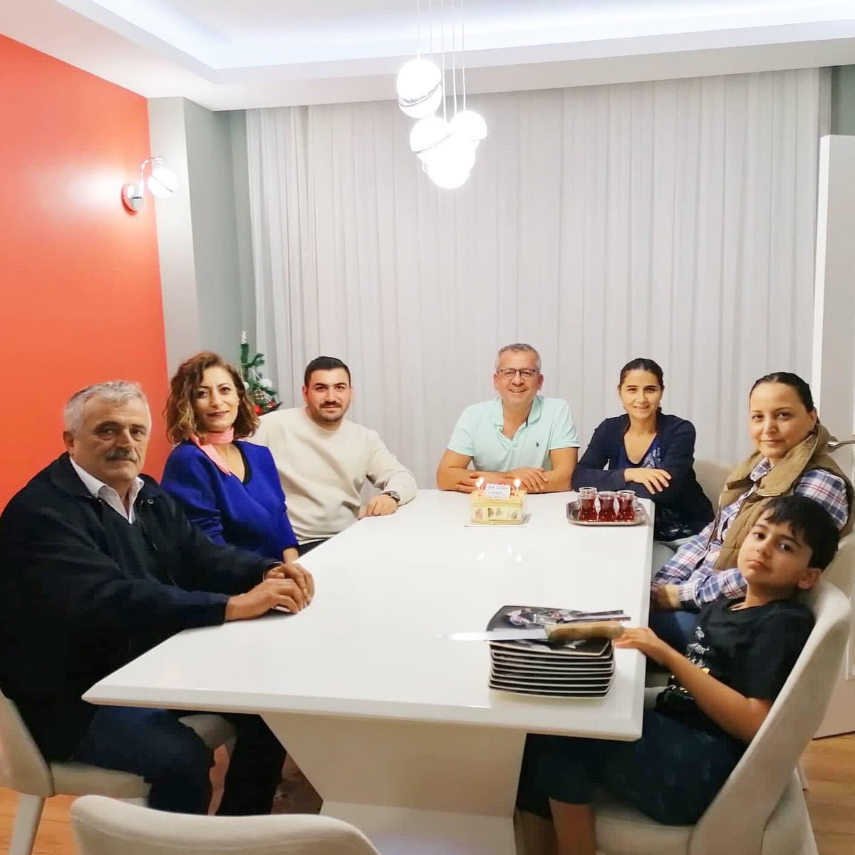 İyi Ki Doğdun Patron, Allah Seni Başımızdan Eksik Etmesin...
.
.
.
#çaresarıgül 
#türkiyedeğişimpartisi 
#yusufpolat
#mustafasarıgül 
#aile 
#ferhatiscimen