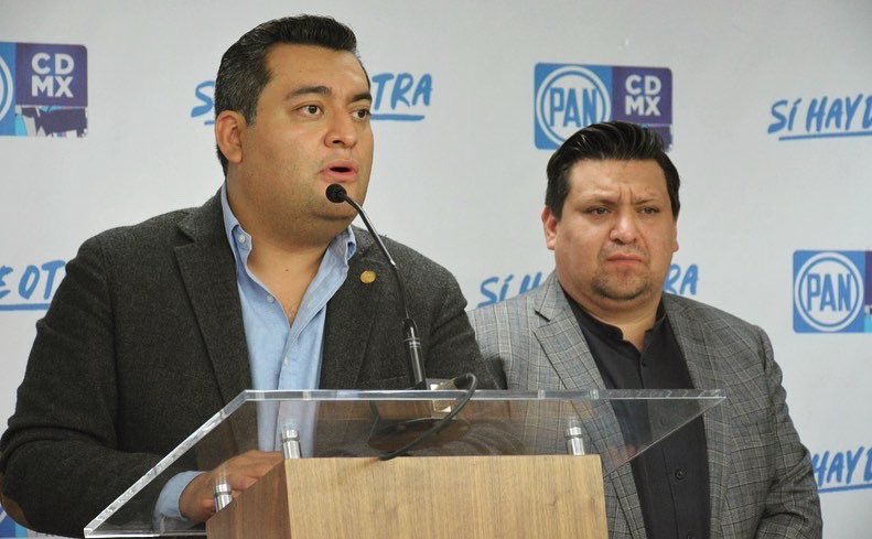 Con el diputado @Diego_Garrido1 invitando a padres de familia a ampararse para que sus hijos menores de edad sean vacunados contra #covid19.

Preocupa que no exista una política pública en materia de salud y seguridad salud. Y debemos tomar en cuenta que el Gobierno no nos cuida.