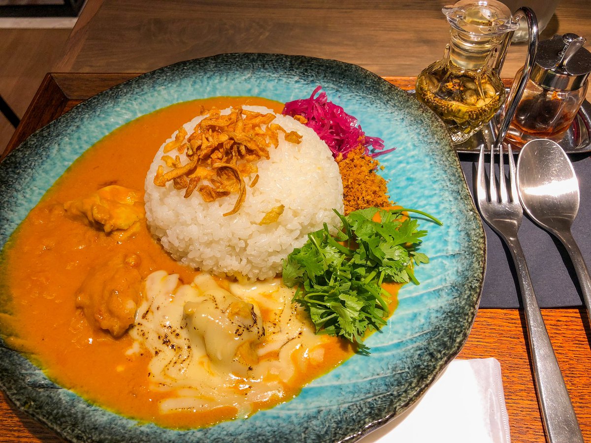 ippei_peipei's tweet photo. Tokyo style curry 
"恋とスパイス" love and spice ★3.5

・Creamy and spicy chicken curry with colorful toppings like coriander, cheese or fried onion→ ¥1,130.

・This restaurant is located at the  underground shopping mall in Tokyo station, which is so-called "エキナカ" ekinaka. https://t.co/oBVF5UoeXG