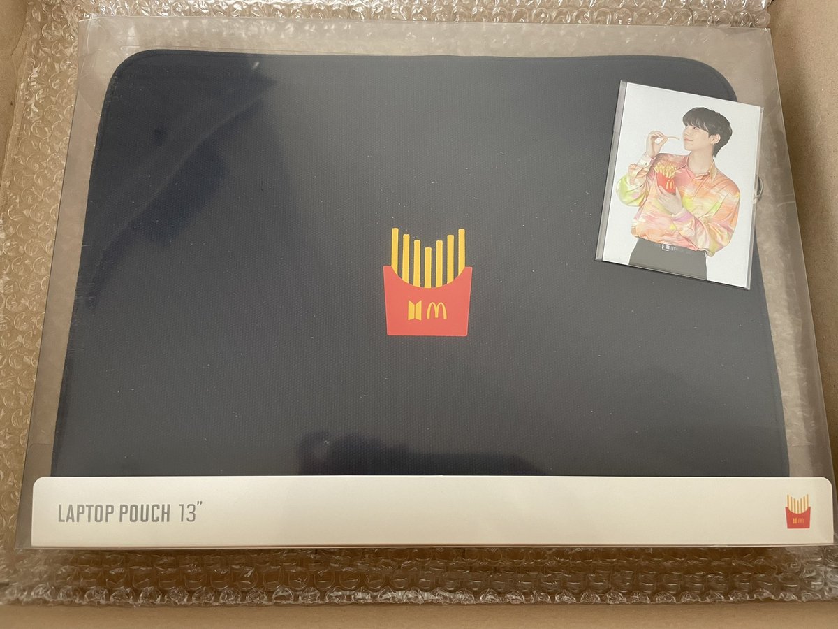 KikoRin613113's tweet photo. ダンボールの存在価値は高い
こんなになって…📦🥺
Wellcome to my house‼︎
#btsMac
#laptoppouch
#BTS https://t.co/sGOyChNDDw