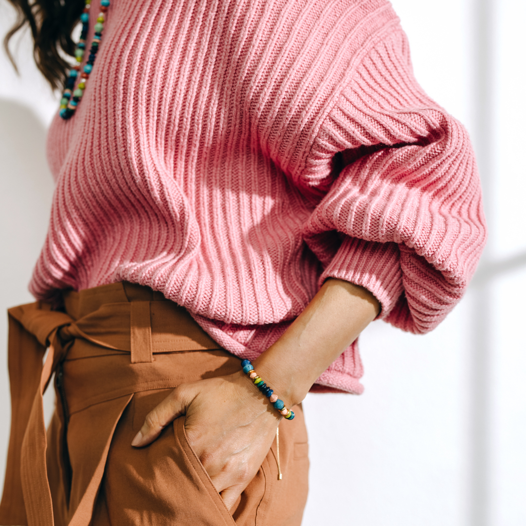 It's officially your oversized sweater's time to shine. 🤩 Featured in this look: the Bevy Bracelet and the True Colors Necklace.