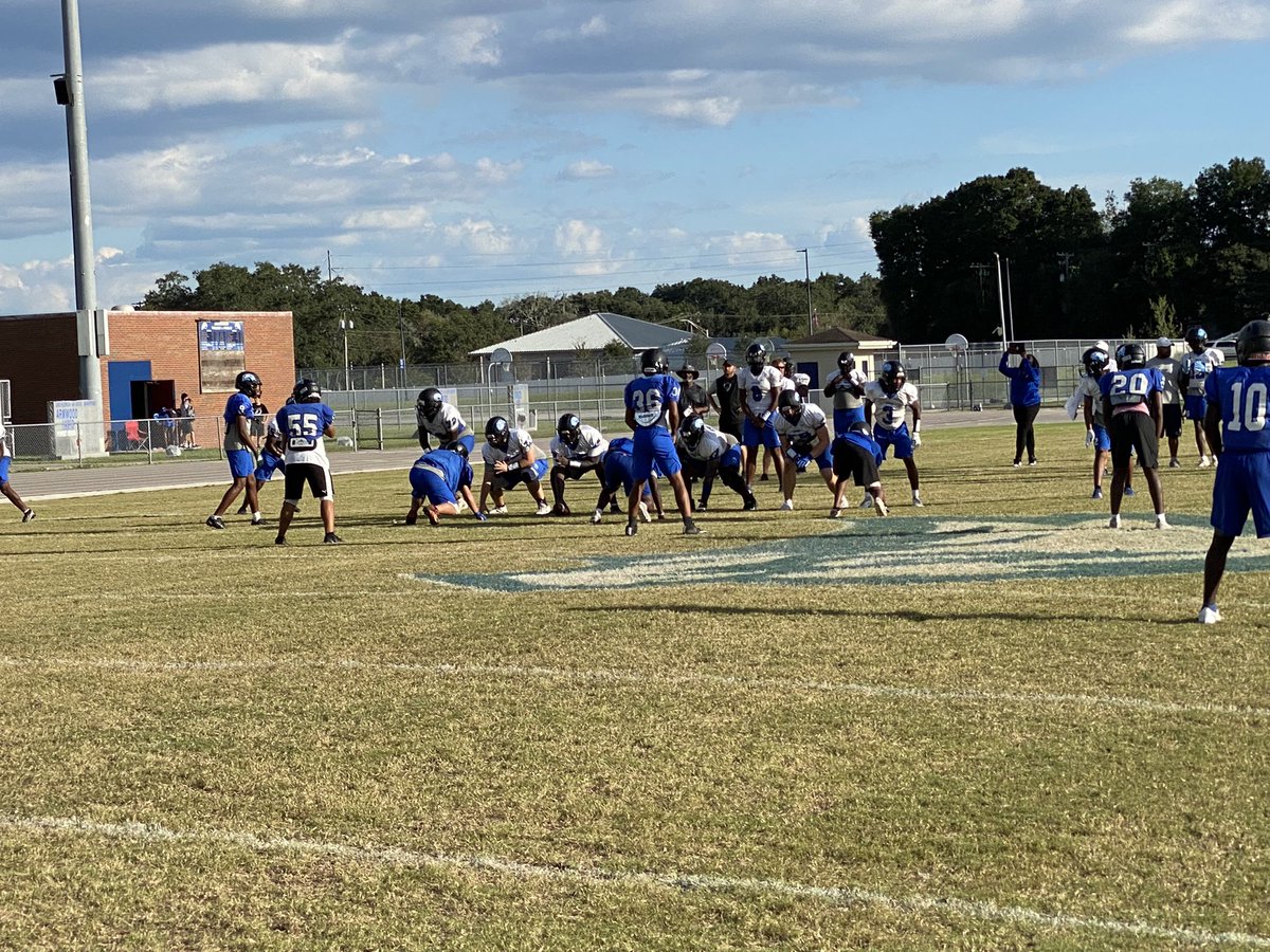 CoachMikeHayde's tweet image. Hit the Gib at the Reservation Yesterday and Armwood Today - Great Players and Coaches @rkbarefield @LakeGibsonFB @Coach_EDavis @ArmwoodHawksfb Excellent Academics For Many Of These Recruits #ElitePrograms #BallersOnly #I4Recruiting @teddyk95 #R2G #ETW @auyellowjackets #HBCUD2