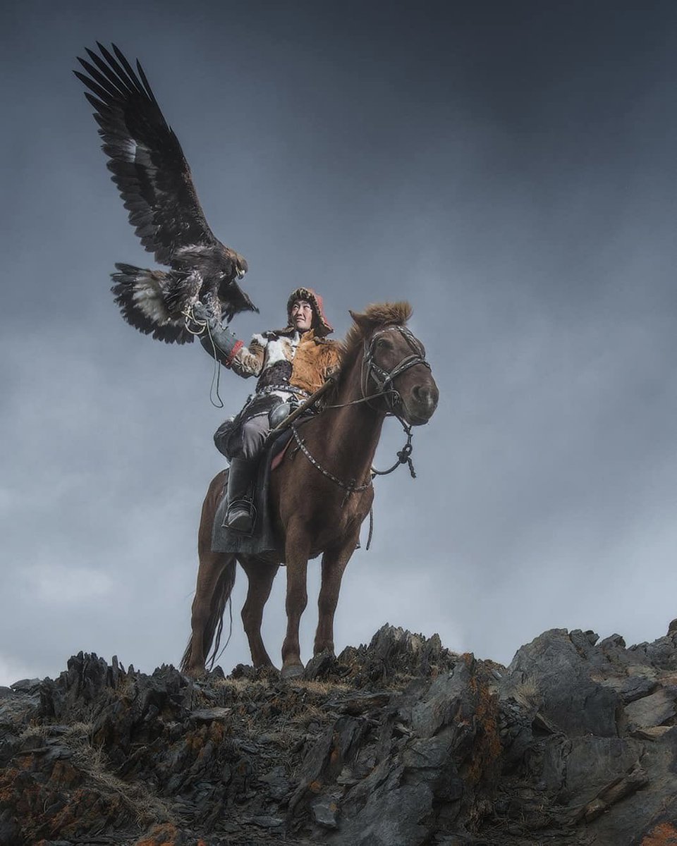 saddlbag's tweet photo. Mongolian Golden Eagle Hunter riding under the full moon 🌕 

ℂ𝕣: 𝕕𝕒𝕟𝕚𝕖𝕝𝕜𝕠𝕣𝕕𝕖𝕟 𝕀𝔾 https://t.co/I7uhfdICZX