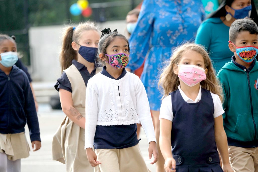 Changes in school testing and quarantine protocols

New York City will update its #COVID19 testing &amp; #quarantine protocol for public schools, <a href="/NYCMayor/">Mayor Eric Adams</a> Bill de Blasio has announced. Weekly random testing of students &amp; staff will now be conducted.

manhattantimesnews.com/changes-in-sch…