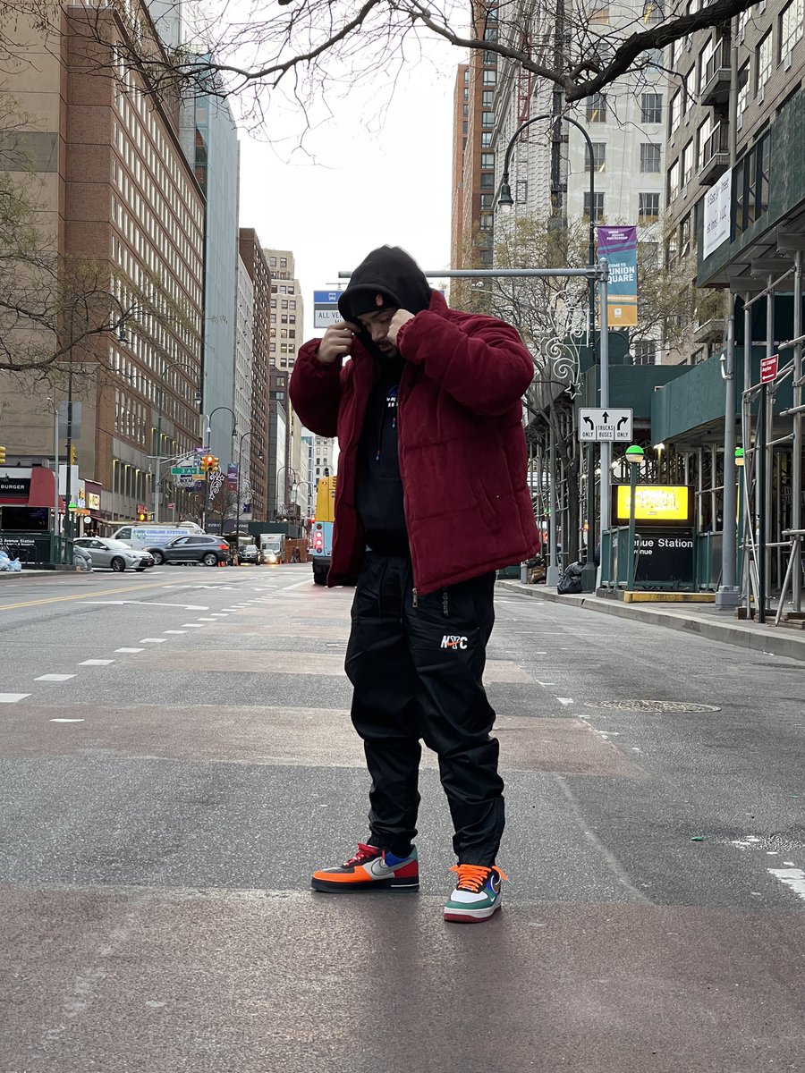 yochecit's tweet photo. Hate the cold but love the clothing. https://t.co/IDN583eUNT