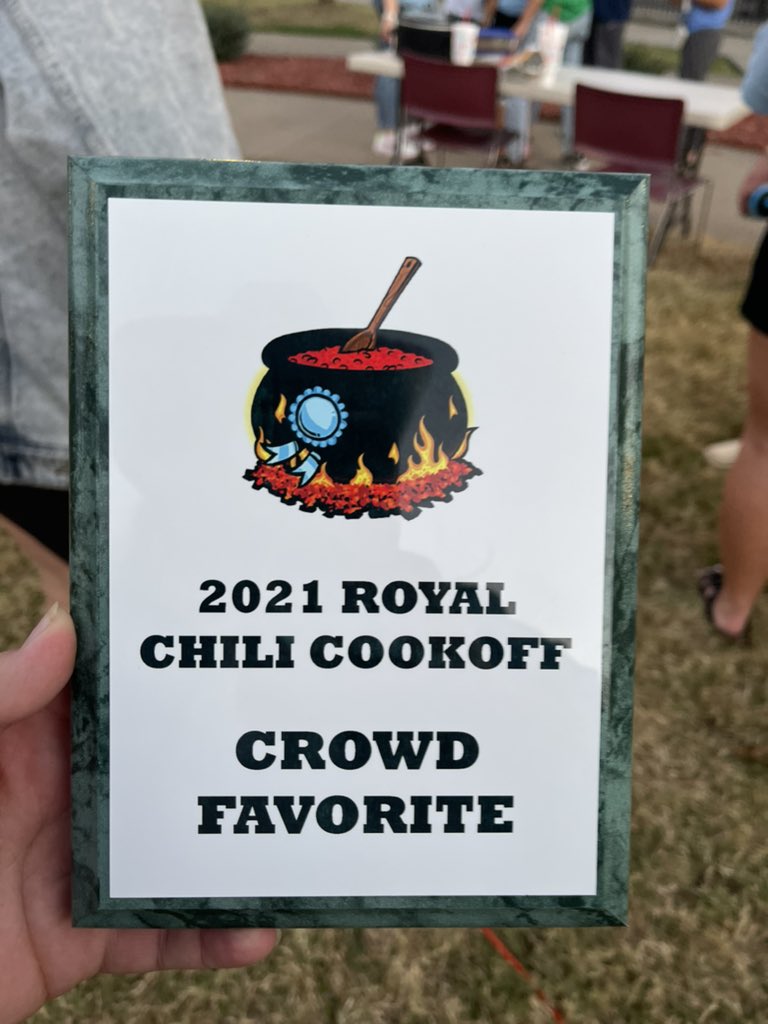kcchran1's tweet photo. It might be the cowboy hat. It might be the Jean jacket. It might be the students I recruited to help serve. Or it might be that I found a heck of a chili recipe. Whatever it is, say hello to this years NSU Royal Chili Crowd Favorite winner… https://t.co/XFH58SZabZ