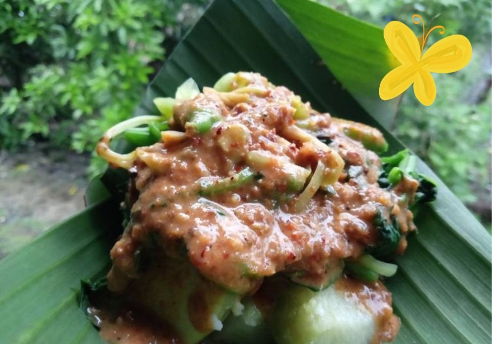 _letward_'s tweet photo. Yang bingung pagi mau sarapan apa,, nih guyss ketupat sayur dan lontong pecel. Mantul guys pecelnya pedes bumbunya lembut, ketupat sayurnya rasa lebaran.. 🤤🤤 nagih bgt, ada di jl.kedawung no 163 catur tunggal, #JOGJA #kulinerjogja #lontongpecel #jogjainfo #jogjaviral https://t.co/zWB1xNOPdN