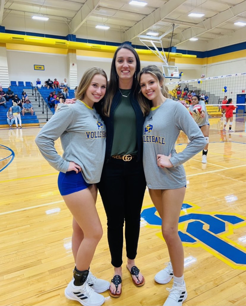 I can’t think of two kids who have embraced their roles better! Injuries may have sidelined them senior year, but they have stepped up and contributed. From taking stats to charting hits, and being hype girls I couldn’t be prouder of these two! <a href="/kyleemolder_/">kylee molder</a> <a href="/EmmaInselmann_/">Emma Inselmann</a>
