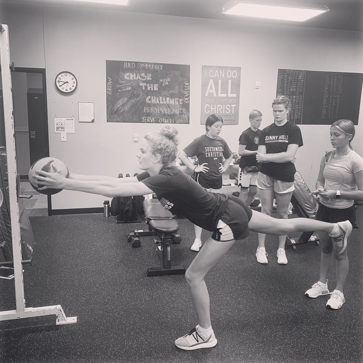 SWCHS_Strength's tweet image. Single leg RDLs for the win!!
#ChaseTheChallenge