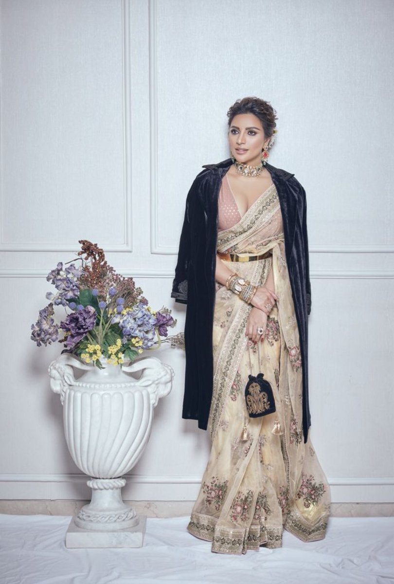 shamasikander's tweet photo. Vintage Girl with a Classic Heart ♥️
.
.
.
📸 Photographer:- #sameerbelvalkar
Stylist:- #nakhrevakhre
Jr Stylist:- #styledby_khushboorajoriya
Make Up:- #swatidedhia_makeup
Hair:- #hairbyrajabali
Wardrobe:- #shamasikander https://t.co/wz1WCgQ9Mm
