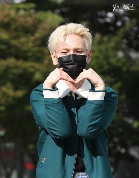 ilgansports's tweet image. 210930 샤이니 키 컬투쇼 출근길

키가 보내는 하트 받고
목요병 치료 완료😉

🔗 bit.ly/3kRPco9

#키 #샤이니 #SHINee #KEY @SHINee